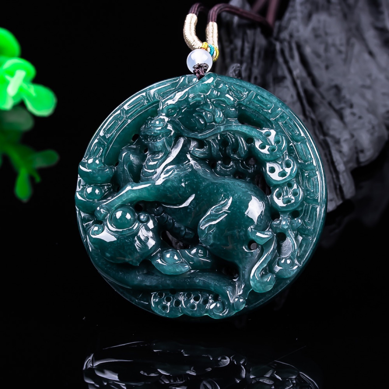 Women'S Accessories - Colgante de Dragón de Jadeíta Birmana,