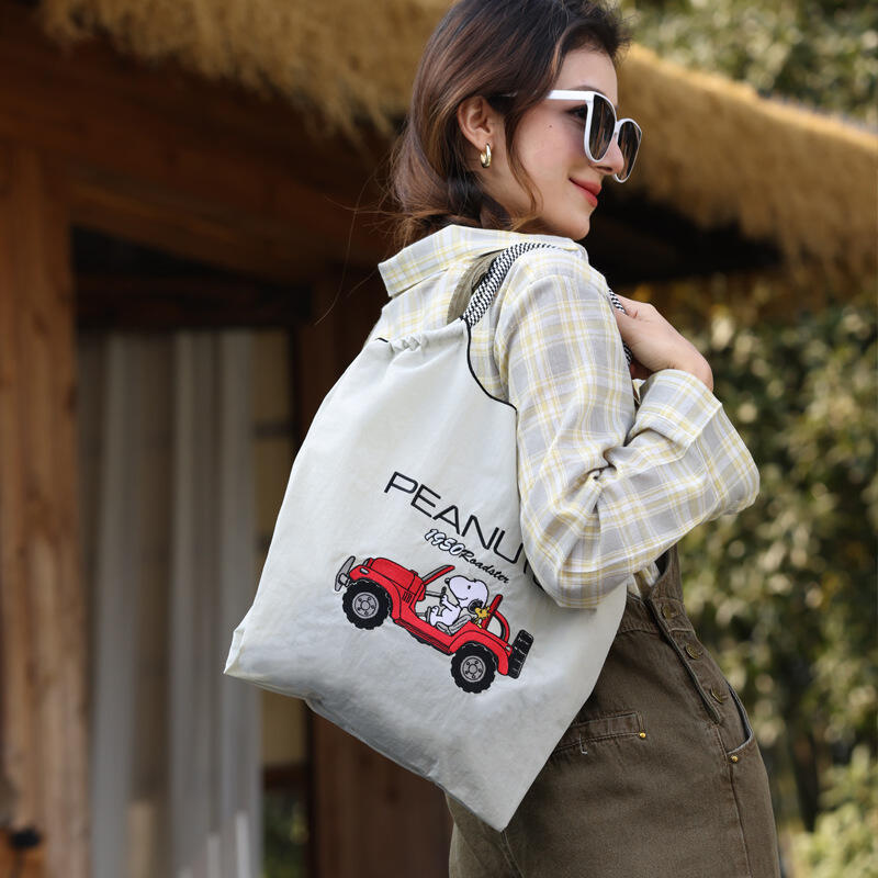 Accessories Brand For Women - Bolso Tote de Nailon Bordado con