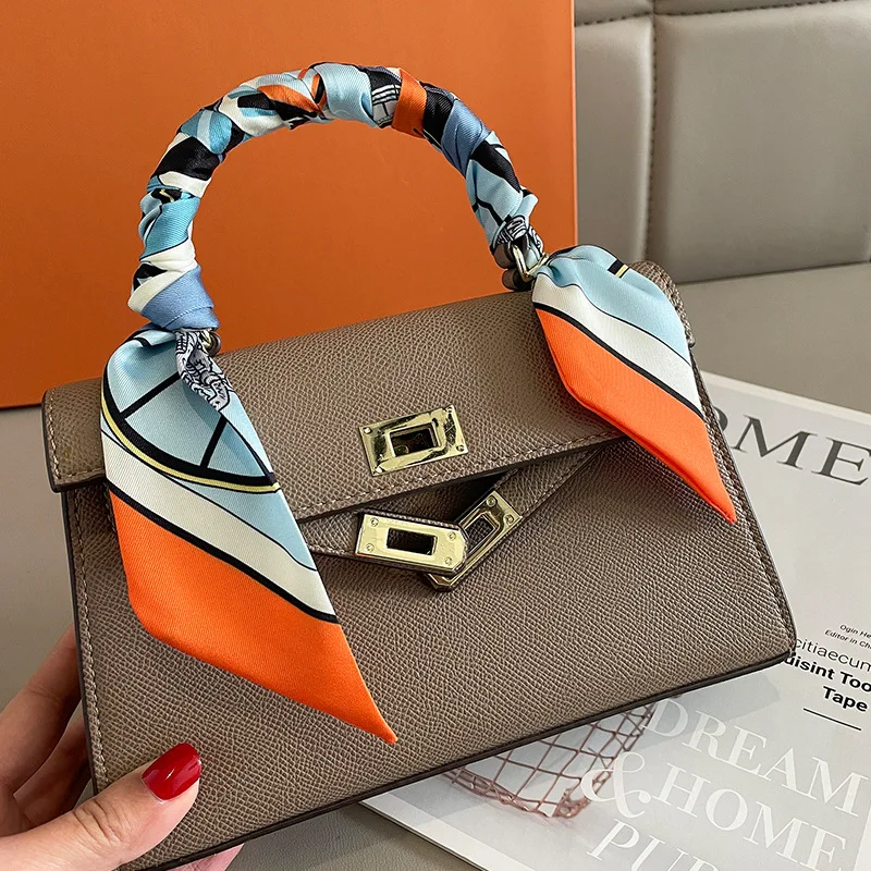 Bufanda con correa para bolso  - Accessories Brand For Women reseña y precio