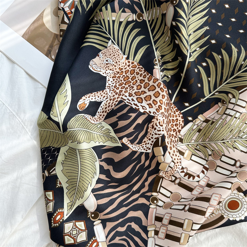 Bufanda de sarga de seda de 90 - Accessories Brand For Women reseña y precio