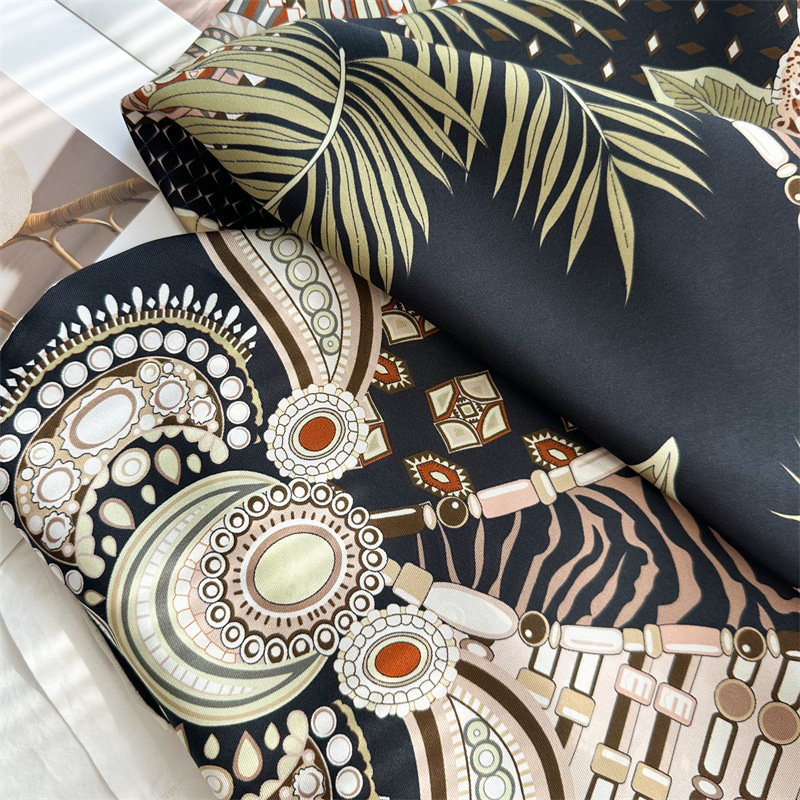 Bufanda de sarga de seda de 90 - Accessories Brand For Women reseña y precio